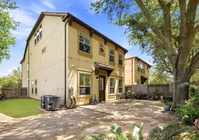 Photo 3 of Single family home for sale at 2805 Shadow Woods Ct, Houston, TX 77043 | MLS# 10719856 | Listing updated on 2026-08-04