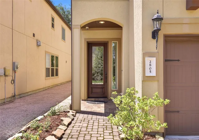 Photo 4 of Single family home for sale at 2805 Shadow Woods Ct, Houston, TX 77043 | MLS# 10719856 | Listing updated on 2026-08-04