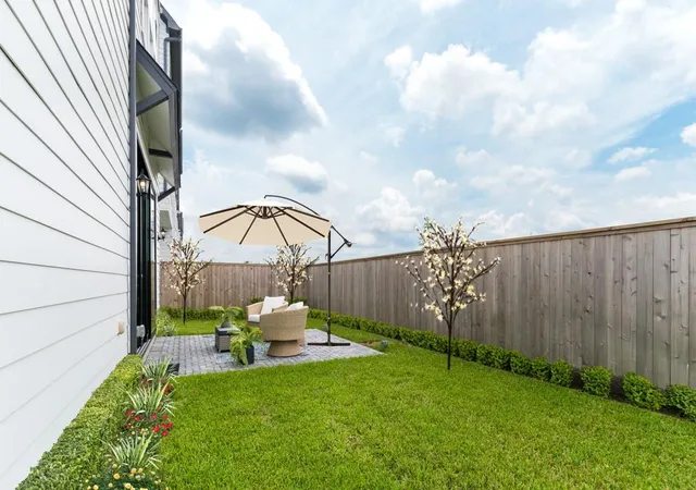 2nd image of 5924 Cottage Grove Lake St, Houston, TX 77007 | MLS# 37036720
