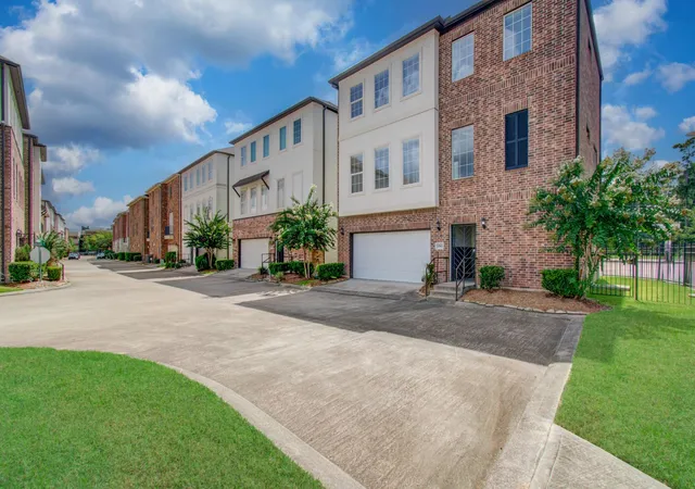 Photo 3 of Single family home for sale at 1743 Dominica Dr, Kingwood, TX 77345 | MLS# 12269363 | Listing updated on 2026-08-21