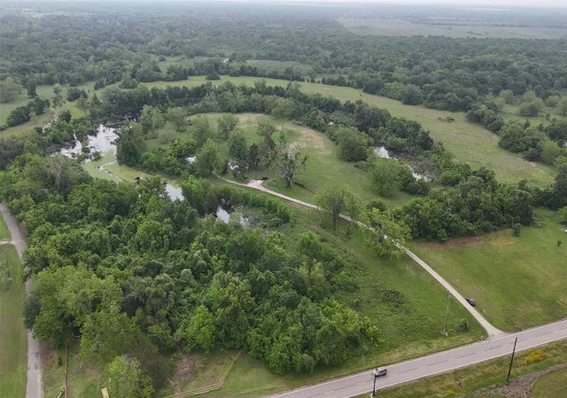 4th image of 2627 Fm 524, Sweeny, TX 77480 | MLS# 48942417