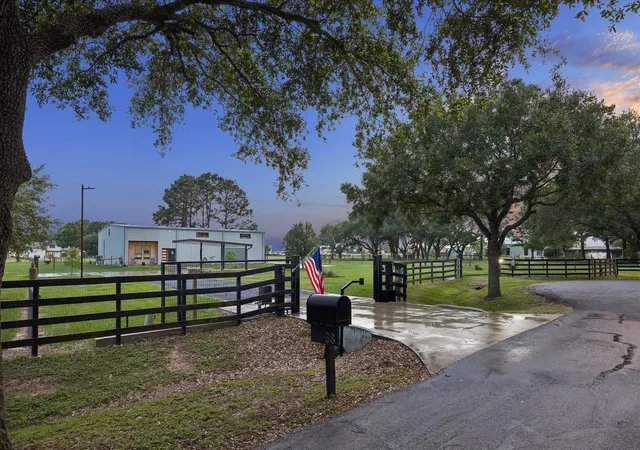 3rd image of 38 E Kitty Hawk St, Richmond, TX 77406 | MLS# 88864464