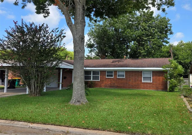 Photo 3 of Single family home for sale at 322 Elaine St, La Marque, TX 77568 | MLS# 98895613 | Listing updated on 2026-09-11