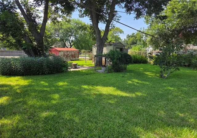 Photo 4 of Single family home for sale at 322 Elaine St, La Marque, TX 77568 | MLS# 98895613 | Listing updated on 2026-09-11