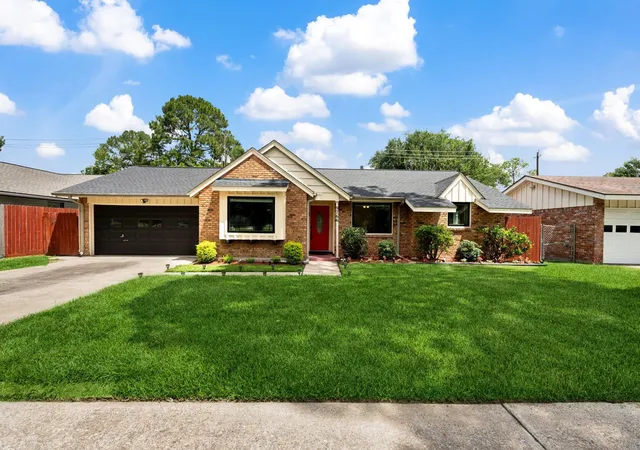 Photo 1 of Single family home for sale at 9766 Cedardale Dr, Houston, TX 77055 | MLS# 52950153 | Listing updated on 2026-07-25