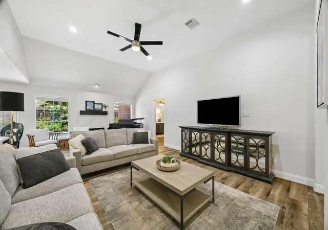 2nd image of 6407 Avenel Dr, Pasadena, TX 77505 | MLS# 29319065