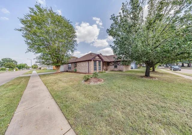 Photo 1 of Sale Pending at 9014 Arlington Forest Dr, Houston, TX 77088 | MLS# 43782031 | Listing updated on 2026-09-16