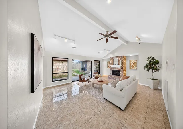Photo 2 of Sale Pending at 9014 Arlington Forest Dr, Houston, TX 77088 | MLS# 43782031 | Listing updated on 2026-09-16