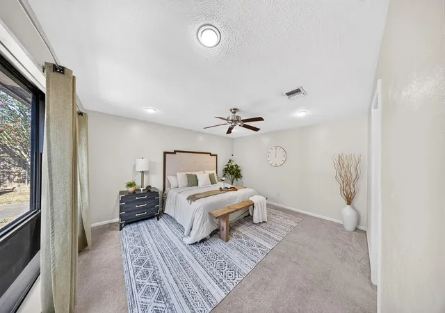 Photo 4 of Sale Pending at 9014 Arlington Forest Dr, Houston, TX 77088 | MLS# 43782031 | Listing updated on 2026-09-16
