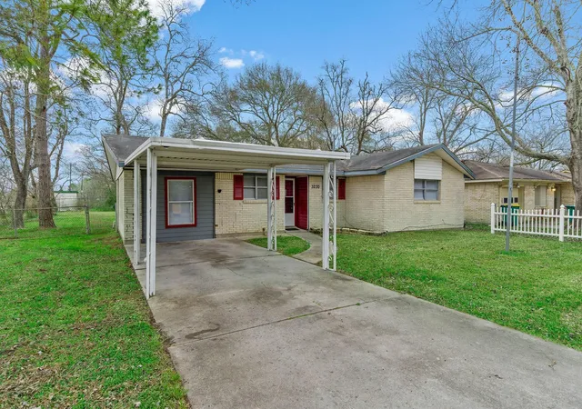 3rd image of 3230 Virginia St, La Marque, TX 77568 | MLS# 39874132