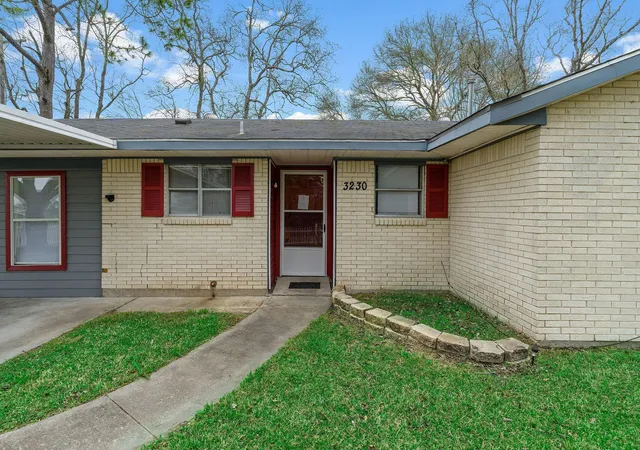 4th image of 3230 Virginia St, La Marque, TX 77568 | MLS# 39874132