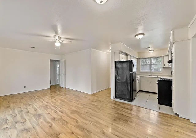 5th image of 3230 Virginia St, La Marque, TX 77568 | MLS# 39874132