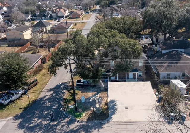 2nd image of 302 Georgia St, South Houston, TX 77587