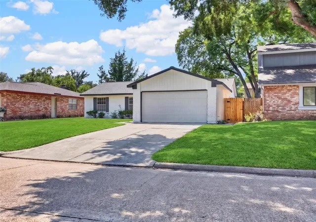 Photo 3 of Sale Pending at 8515 Rivercross Rd, Houston, TX 77064 | MLS# 73311134 | Listing updated on 2026-09-15