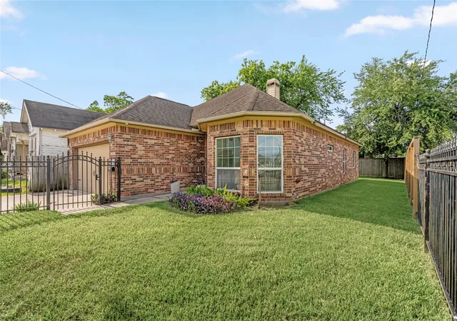 2nd image of 1613 Saulnier St, Houston, TX 77019 | MLS# 95422731