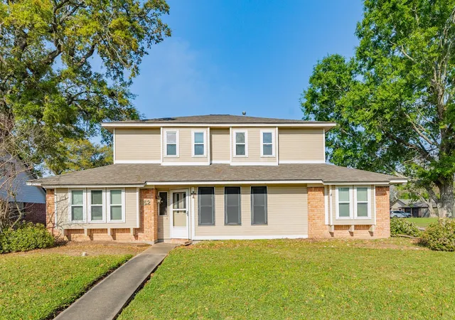 2nd image of 52 S Bachelor Button St, Lake Jackson, TX 77566 | MLS# 84117218