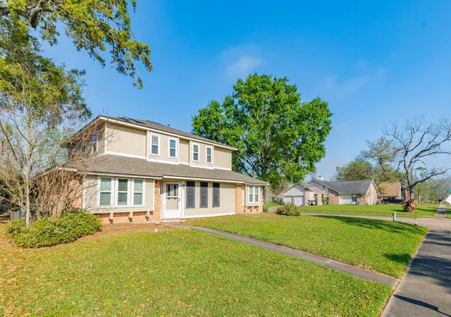3rd image of 52 S Bachelor Button St, Lake Jackson, TX 77566 | MLS# 84117218