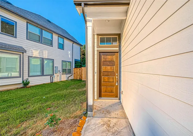 Photo 2 of Townhouse for sale at 493 Long Leaf Pine Dr, Montgomery, TX 77316 | MLS# 22373063 | Listing updated on 2026-07-02