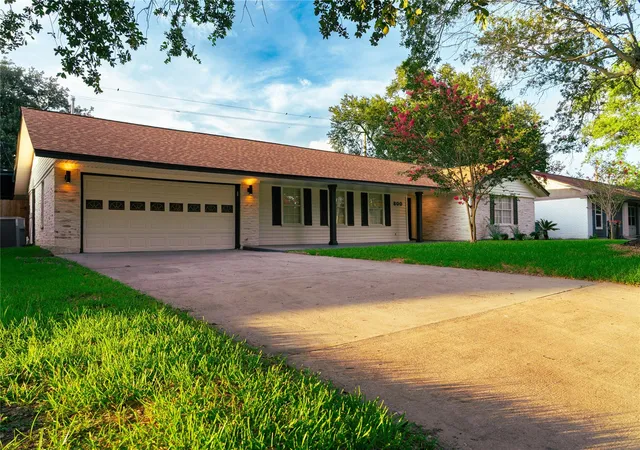 Homes for sale in Baytown, TX | 800 Rosewood Dr, Baytown, TX 77520 | MLS# 23090644