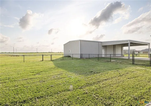 17th image of 45 Blue Heron Dr N, Port Lavaca, TX 77979 | MLS# 61305155