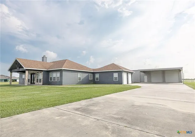 2nd image of 45 Blue Heron Dr N, Port Lavaca, TX 77979 | MLS# 61305155