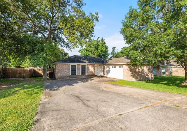 Photo 1 of Single family home for sale at 12799 Lake Conroe Hills Dr, Willis, TX 77318 | MLS# 11054240 | Listing updated on 2025-12-20