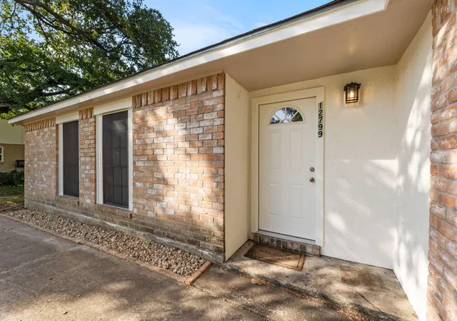 Photo 2 of Single family home for sale at 12799 Lake Conroe Hills Dr, Willis, TX 77318 | MLS# 11054240 | Listing updated on 2025-12-20