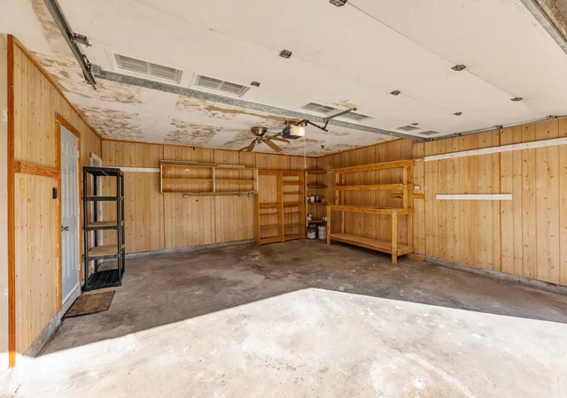 Photo 3 of Single family home for sale at 12799 Lake Conroe Hills Dr, Willis, TX 77318 | MLS# 11054240 | Listing updated on 2025-12-20
