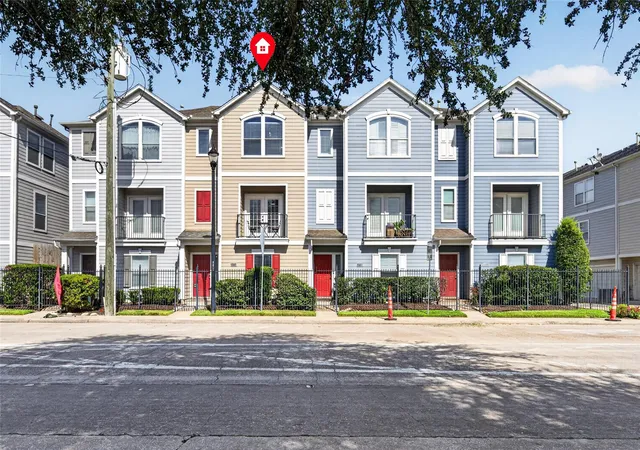 Photo 3 of Townhouse for sale at 3208 Chenevert St, Houston, TX 77004 | MLS# 62206159 | Listing updated on 2026-09-14
