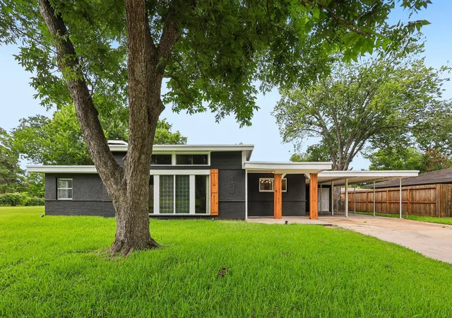 1st image of 159 Oak Dr, Lake Jackson, TX 77566 | MLS# 30368184