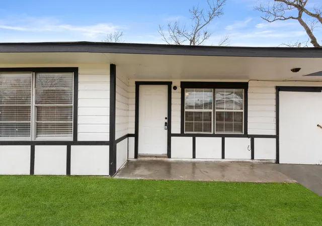 4th image of 7938 Snowden St, Houston, TX 77028 | MLS# 36773658