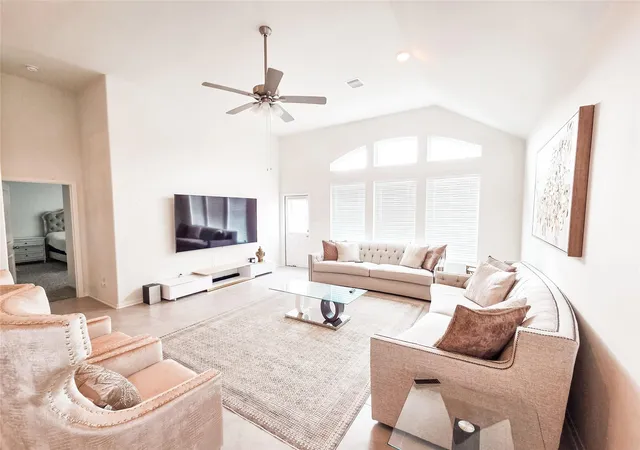 Photo 3 of Single family home for sale at 843 White Pine Hvn Ln, Crosby, TX 77532 | MLS# 10827919 | Listing updated on 2026-08-26