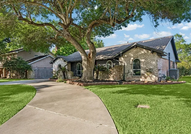 Photo 3 of Single family home for sale at 306 Lafayette Ln, League City, TX 77573 | MLS# 94267000 | Listing updated on 2026-07-08