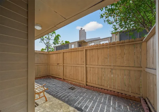 2nd image of 10555 Turtlewood Ct, Houston, TX 77072