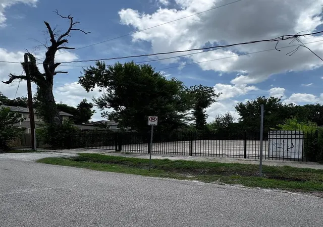 Photo 3 of Land for sale at 2114 Terry St, Houston, TX 77009 | MLS# 35927156 | Listing updated on 2026-08-17