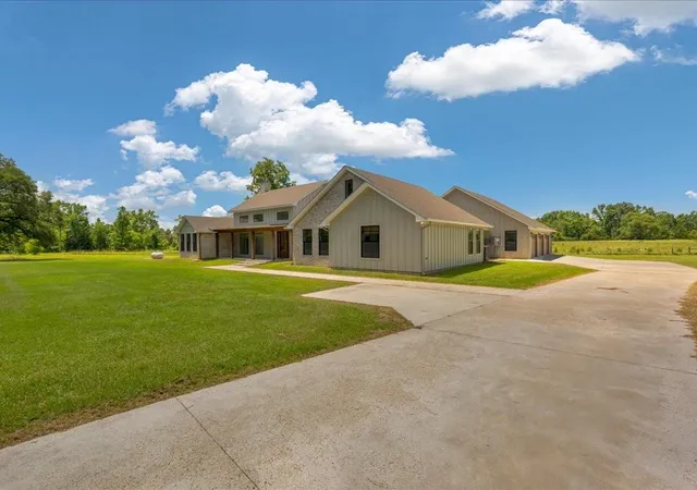 3rd image of 176 Royce Oliver Rd, Lufkin, TX 75904 | MLS# 96555095