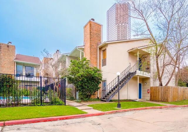 Photo 2 of Condo for sale at 1818 Augusta Dr #27, Houston, TX 77057 | MLS# 2530814 | Listing updated on 2026-09-01