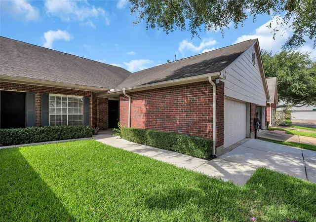 2nd image of 3310 Country Meadows Ct, Pearland, TX 77584 | MLS# 20154914