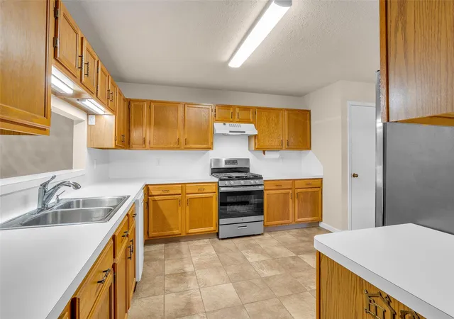 5th image of 3310 Country Meadows Ct, Pearland, TX 77584 | MLS# 20154914