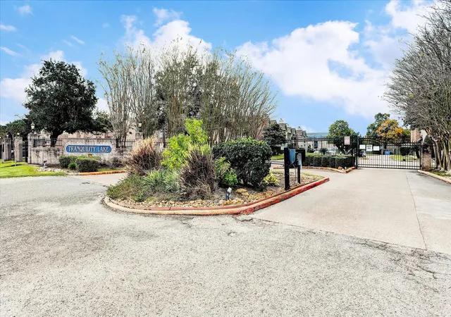 33rd image of 18800 Egret Bay Blvd #907, Houston, TX 77058 | MLS# 31437034