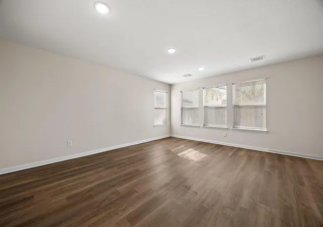 Photo 4 of Single family home for sale at 2710 Skyview Ridge Ct, Houston, TX 77047 | MLS# 27200484 | Listing updated on 2026-09-05