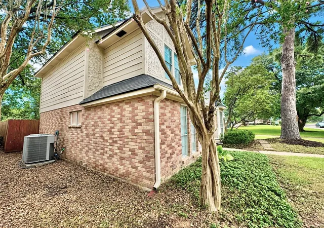 Photo 3 of Single family home for sale at 11423 Canyon Trl Dr, Houston, TX 77066 | MLS# 46865277 | Listing updated on 2026-09-13