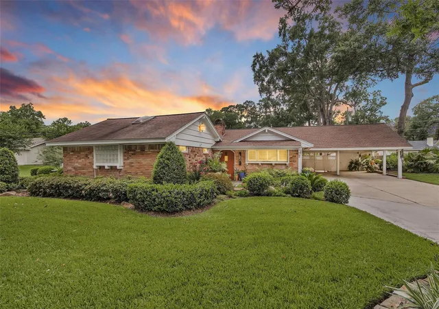 Photo 1 of Single family home for sale at 3 Fairway Dr, Conroe, TX 77304 | MLS# 19255991 | Listing updated on 2026-09-17