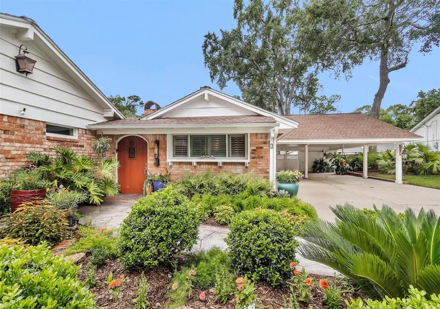 Photo 4 of Single family home for sale at 3 Fairway Dr, Conroe, TX 77304 | MLS# 19255991 | Listing updated on 2026-09-17