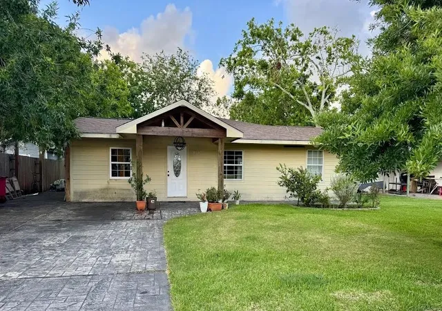 Homes for sale in Freeport, TX | 1022 W 10th St, Freeport, TX 77541 | MLS# 53650274