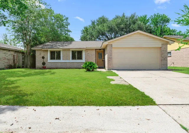 Photo 1 of Sale Pending at 7327 Stone Pine Ln, Houston, TX 77041 | MLS# 78367113 | Listing updated on 2026-08-26