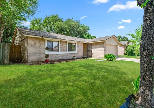 Photo 2 of Sale Pending at 7327 Stone Pine Ln, Houston, TX 77041 | MLS# 78367113 | Listing updated on 2026-08-26