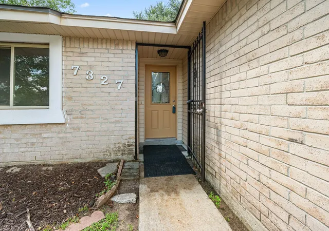 Photo 3 of Sale Pending at 7327 Stone Pine Ln, Houston, TX 77041 | MLS# 78367113 | Listing updated on 2026-08-26