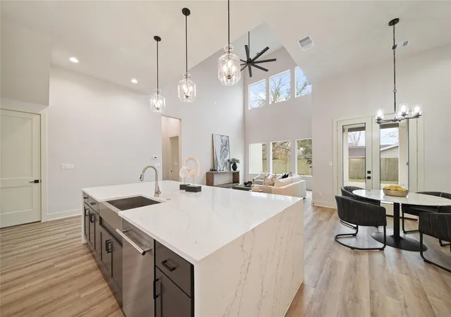 3rd image of 7407 Janak Dr, Houston, TX 77055 | MLS# 35333300