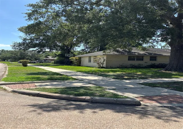 Photo 3 of Single family home for sale at 2342 Welk St, Houston, TX 77034 | MLS# 43103823 | Listing updated on 2026-09-01